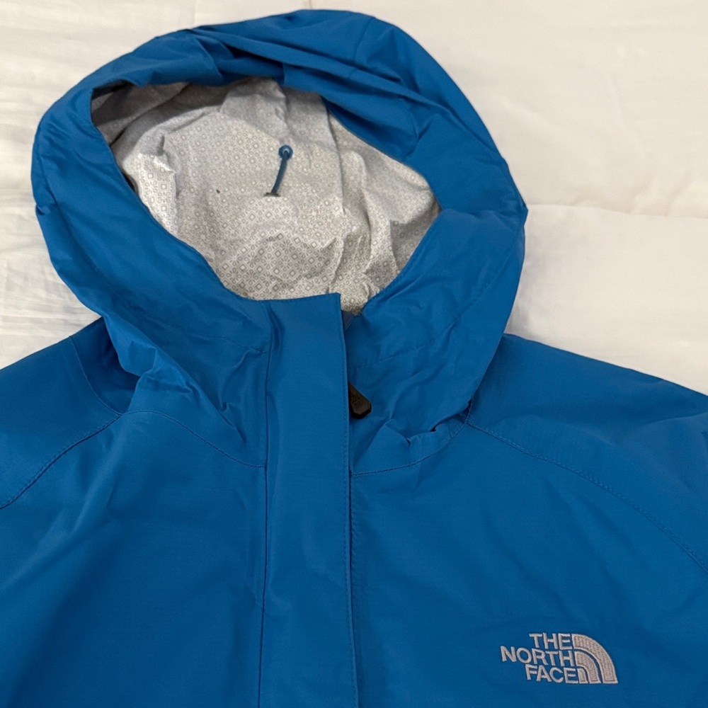 The North Face Women's Bright Blue Hooded Shell Jacket - Picture 2 of 2